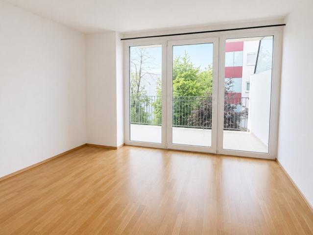 Helle 2 Zimmer Wohnung mit Balkon, Parkplatz möglich – auch ideal als WG