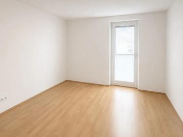 Helle 2 Zimmer Wohnung mit Balkon, Parkplatz möglich – auch ideal als WG