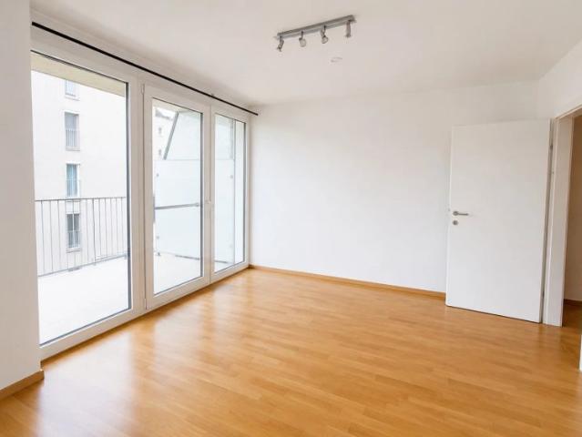 Helle 2 Zimmer Wohnung mit Balkon, Parkplatz möglich – auch ideal als WG