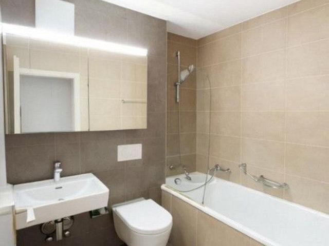 Helle 2 Zimmer Wohnung mit Balkon und moderner Küche