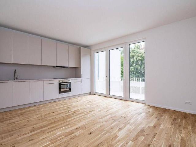 Helle 2 Zimmer Wohnung mit Balkon und Einbauküche