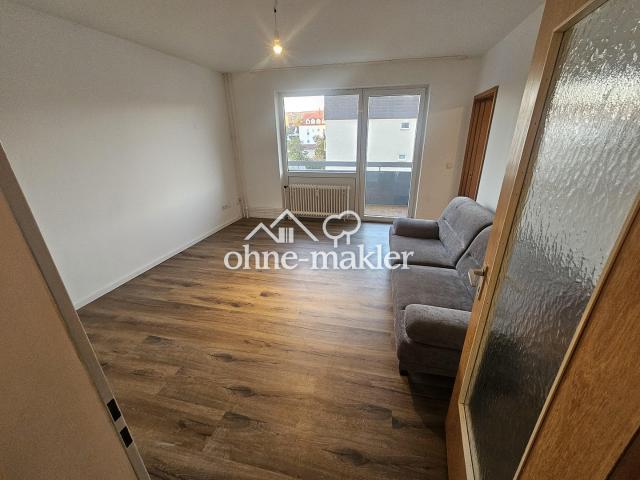 Helle 2 Zimmer Wohnung mit Balkon und Einbauküche
