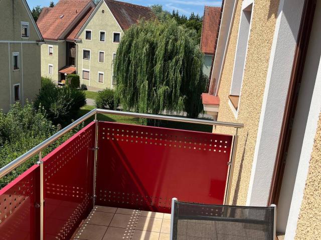 Helle 2 Zimmer Wohnung mit Balkon und Gartenbenutzung