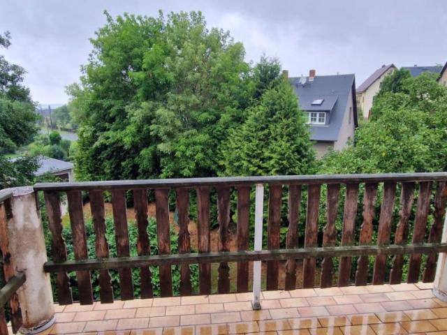 Helle 2 Zimmer Wohnung mit Balkon und Stellplatz in Reinholdshain