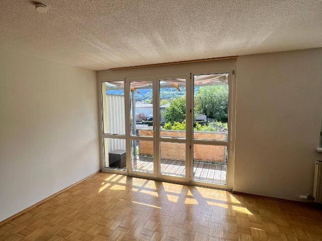 Helle 2 Zimmer Wohnung mit Bergblick, Balkon & Bahnhofsnähe