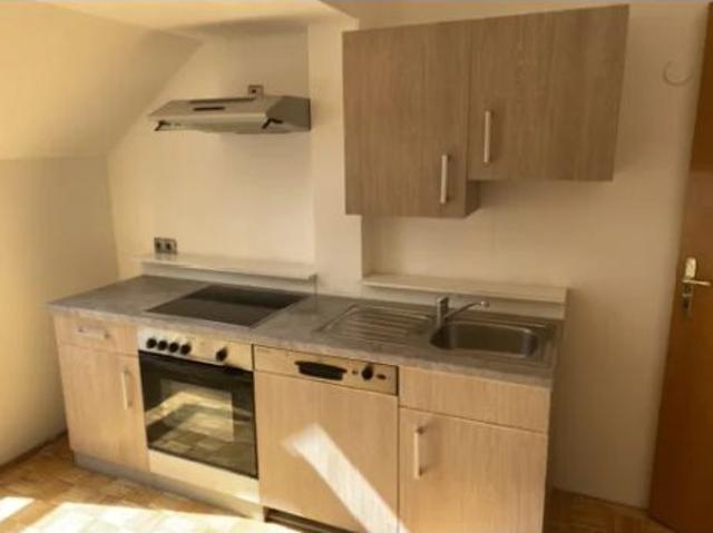 Helle 2 Zimmer Wohnung mit Bergblick, Einbauküche und Stellplatz in Sankt Barbara