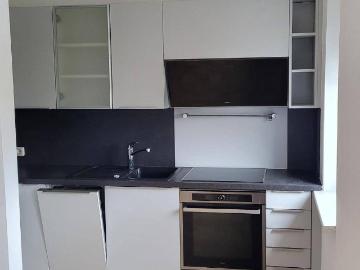 reserviert helle 2 Zimmer Wohnung MIT Carport 50 m zur Straßenbahn