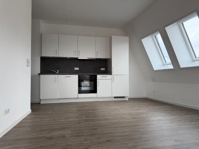 Helle 2 Zimmer Wohnung mit EBK