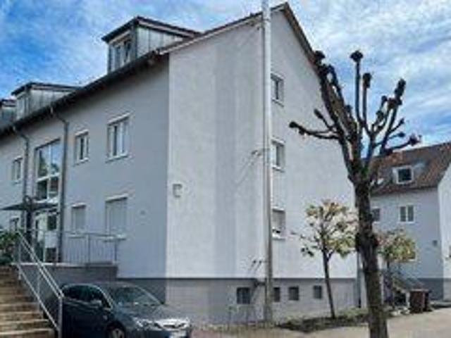 Helle 2 Zimmer Wohnung mit EBK, Tageslicht Bad und Balkon