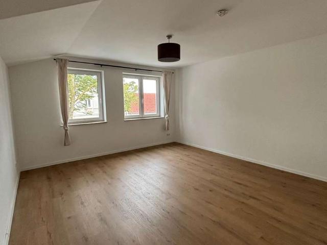 Helle 2 Zimmer Wohnung mit Einbauküche