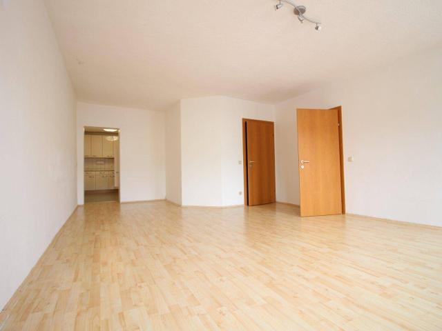 Helle 2 Zimmer Wohnung mit Einbauküche