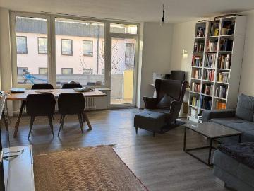 Helle 2 Zimmer Wohnung mit Einbauküche