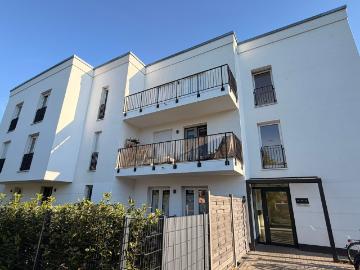 Helle 2 Zimmer Wohnung mit Einbauküche und Terrasse