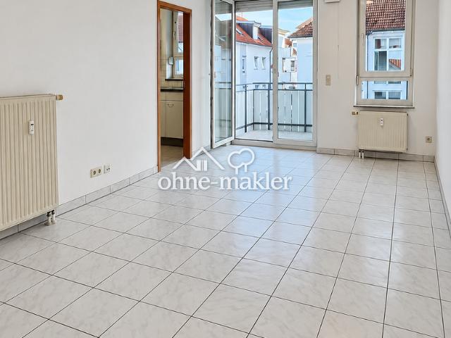 Helle 2 Zimmer Wohnung mit Einbauküche, Balkon und Tiefgaragenstellplatz