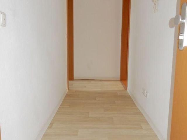 Helle 2 Zimmer Wohnung mit Gartenidylle hinter dem Haus