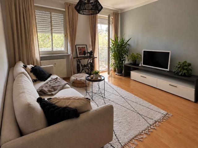 Helle 2 Zimmer Wohnung mit geräumiger, separater Küche, Balkon & TG Stellplatz – Kranzhornstraße 7