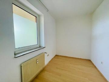 Helle 2 Zimmer Wohnung mit gr. Loggia 2. OG in 33330 Gütersloh