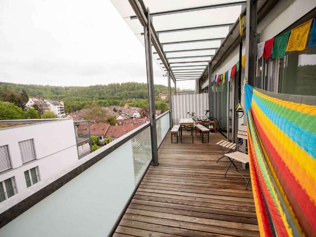 Helle 2 Zimmer Wohnung mit großem Balkon und EBK in Stuttgart Süd