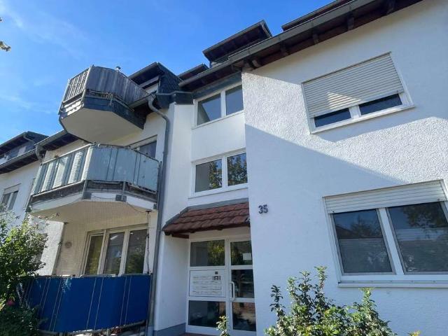 Helle 2 Zimmer Wohnung mit großem Balkon, Einbauküche & Tiefgarage in ruhiger Wohnlage