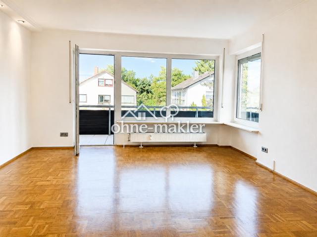 Helle 2 Zimmer Wohnung mit großem grünem Balkon und Echtholzparkett