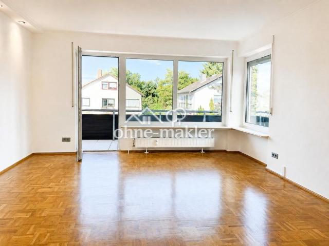 Helle 2 Zimmer Wohnung mit großem grünem Balkon und Echtholzparkett