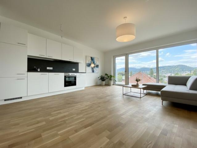 Helle 2 Zimmer Wohnung mit großzügigem Balkon