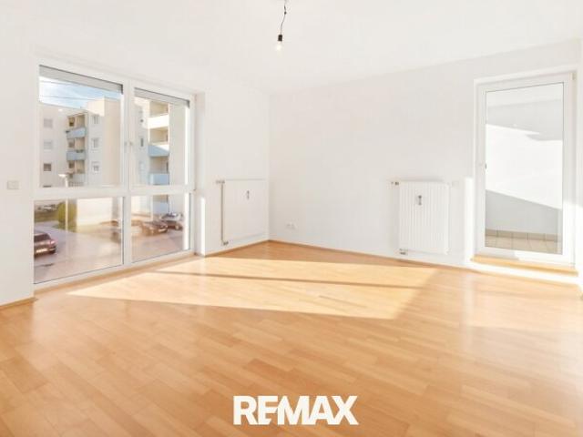 Helle 2 Zimmer Wohnung mit großzügiger Loggia