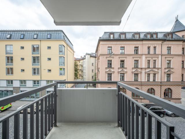 Helle 2 Zimmer Wohnung mit idealer Anbindung nahe Rotkreuzplatz