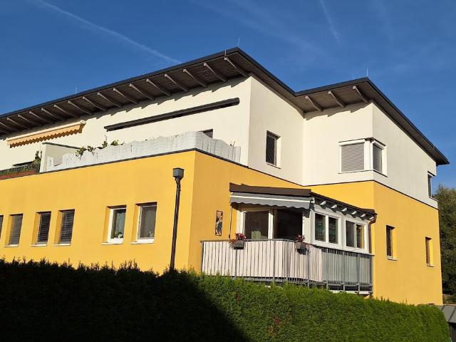 Helle 2 Zimmer Wohnung mit KFZ Stellplatz und Kellerabteil
