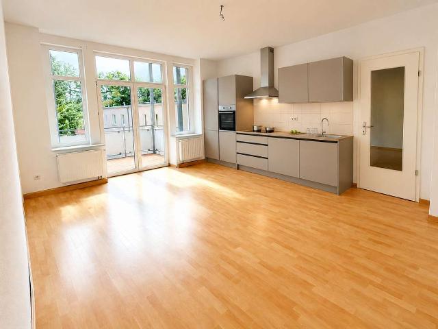 Helle 2 Zimmer Wohnung mit Küche & Balkon barrierefrei mit Fahrstuhl