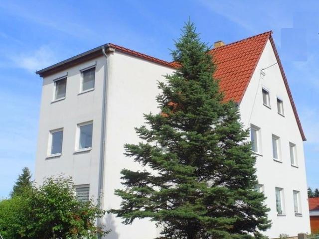 Helle 2 Zimmer Wohnung mit Laminatboden, sep. Küche & Bad mit Badewanne