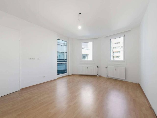Helle 2 Zimmer Wohnung mit Loggia & hochwertiger Tischlerküche in ruhiger Innenhoflage