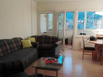 Helle 2 Zimmer Wohnung mit Loggia im 5. Stock, Nähe Infineon