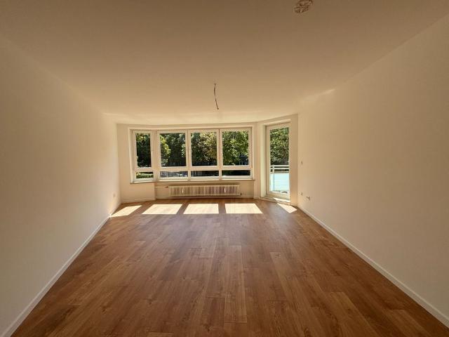 Helle 2 Zimmer Wohnung mit Loggia in Augsburg/Univiertel zu vermieten