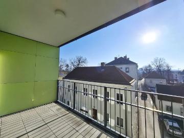 Helle 2 Zimmer Wohnung mit Loggia in Mitten von Pöchlarn