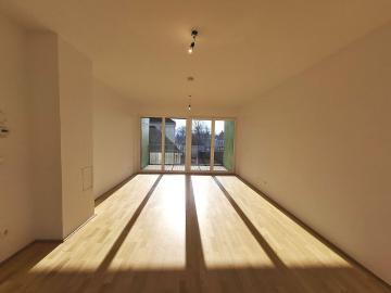 Helle 2 Zimmer Wohnung mit Loggia in Mitten von Pöchlarn