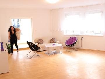 Helle 2 Zimmer Wohnung mit Loggia nahe Augarten | Ideal für temporäres Wohnen