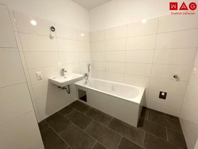 Helle 2 Zimmer Wohnung mit Loggia – sofort beziehbar!