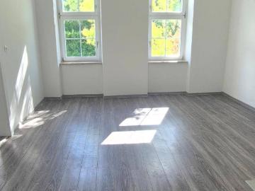 HELLE 2 ZIMMER WOHNUNG MIT MODERNER EINBAUKÜCHE IN RUHIGER LAGE VON BAD SAUERBRUNN