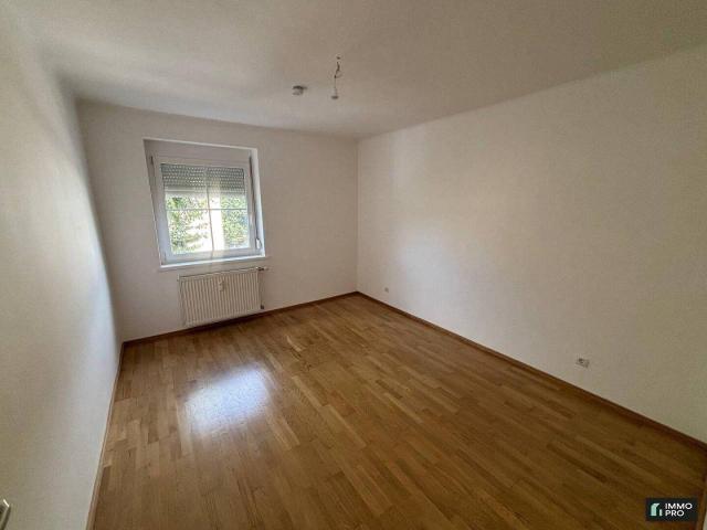 Helle 2 Zimmer Wohnung mit neuer Einbauküche