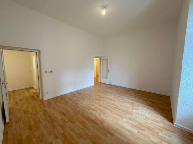 Helle 2 Zimmer Wohnung mit neuer Einbauküche & Stellplatz in Krems