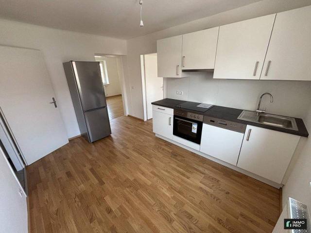Helle 2 Zimmer Wohnung mit separater Küche