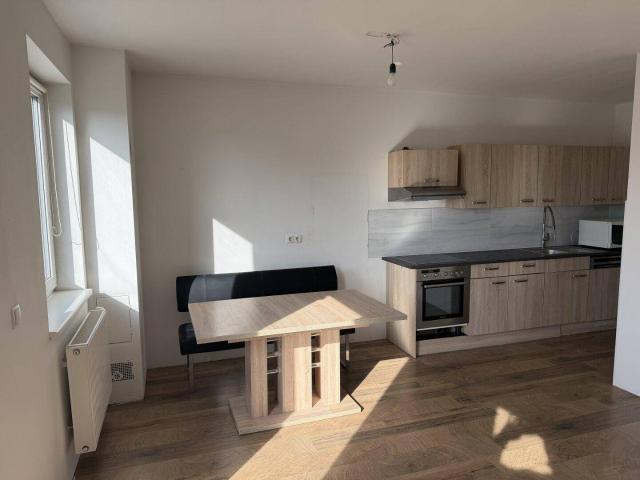 Helle 2 Zimmer Wohnung mit südwestseitigem Balkon, KFZ Abstellplatz