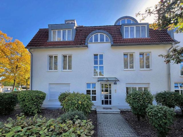 Helle 2 Zimmer Wohnung mit Südbalkon, Eichenparkett & Tageslichtbad in Friedrichshofen