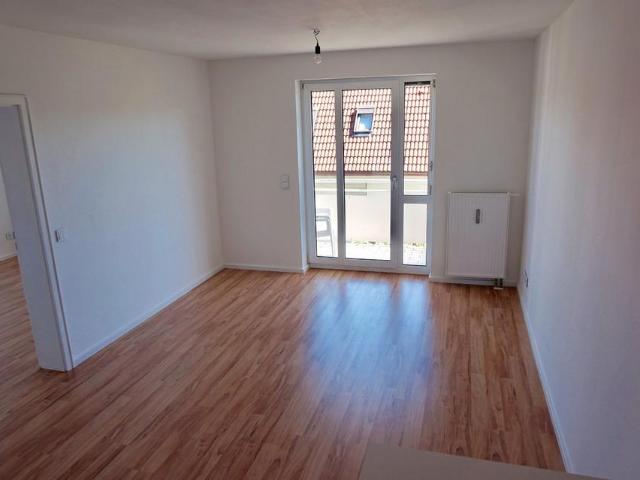 Helle 2 Zimmer Wohnung mit Südbalkon – neue Fenster 2026