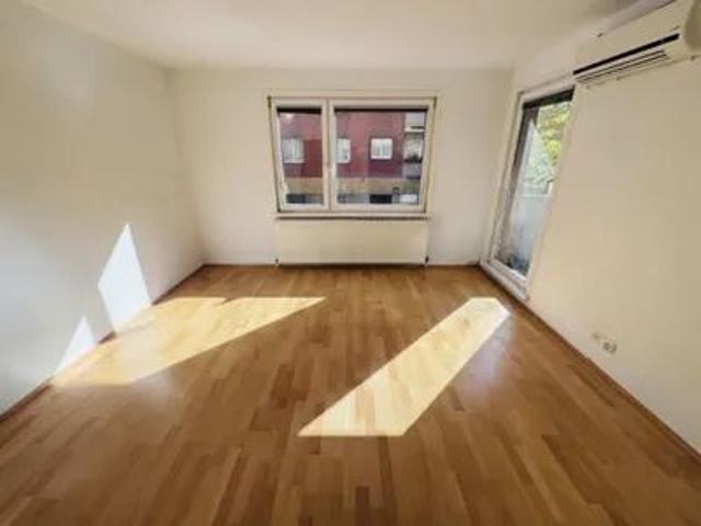 Helle 2 Zimmer Wohnung mit Südloggia und Klimaanlage inkl. Heizung und Warmwasser