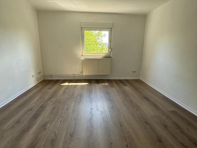 Helle 2 Zimmer Wohnung ab sofort zu vermieten !