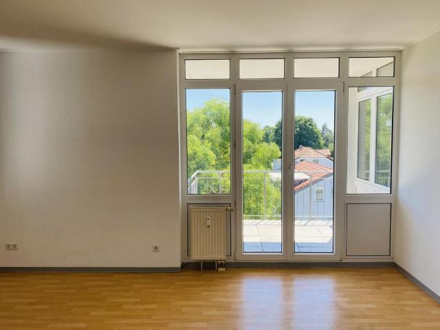 Helle 2 Zimmer Wohnung ab sofort frei Anmietung nur mit Wohnberechtigungsschein nach §88d