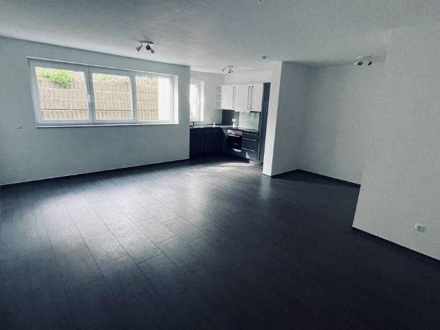 Helle 2 Zimmer Wohnung, Einbauküche und Stellplatz in Mainz Ebersheim