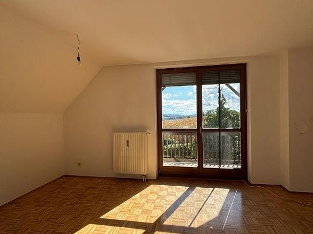 Helle 2 Zimmer Wohnung im Obergeschoss mit Balkon